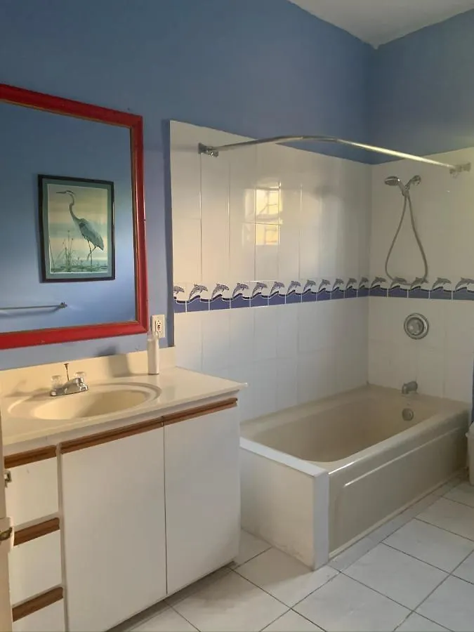 Mango Walk Guesthouse Бухта Монтего